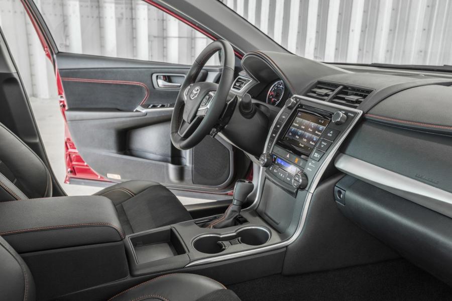  Toyota Camry 2015 года  (фото 23 из 78)